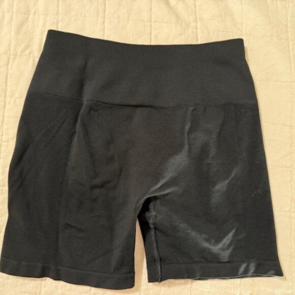 Amplify Shorts - Picture 3 of 3